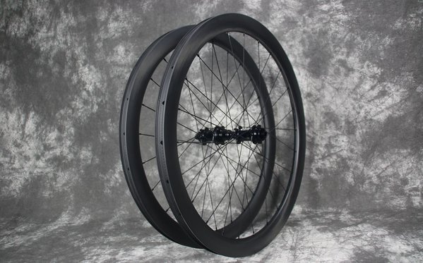 falcon-pro-AR45-28mm-wide-45mm-deep-paintless-carbon-wheelset-road-disc.jpg